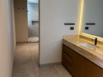 NUEVA CASA EN LOMAS 3RA SECCIÓN - $13.6 MDP