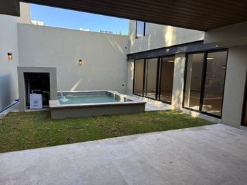 NUEVA CASA EN LOMAS 3RA SECCIÓN - $13.6 MDP