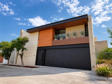 NUEVA CASA EN LOMAS 3RA SECCIÓN - $13.6 MDP