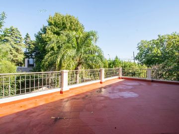 LOTE 600 M2 - VENTA CASA 4 AMB C/ PARQUE y PISCINA