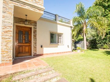 LOTE 600 M2 - VENTA CASA 4 AMB C/ PARQUE y PISCINA