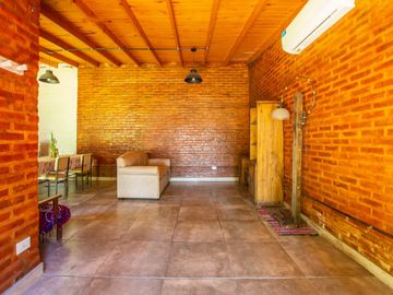 LOTE 600 M2 - VENTA CASA 4 AMB C/ PARQUE y PISCINA