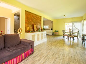 LOTE 600 M2 - VENTA CASA 4 AMB C/ PARQUE y PISCINA