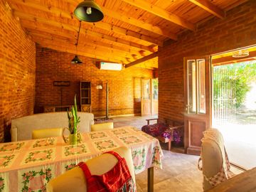 LOTE 600 M2 - VENTA CASA 4 AMB C/ PARQUE y PISCINA