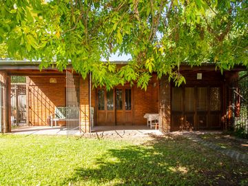 LOTE 600 M2 - VENTA CASA 4 AMB C/ PARQUE y PISCINA