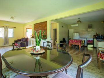 LOTE 600 M2 - VENTA CASA 4 AMB C/ PARQUE y PISCINA