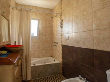 LOTE 600 M2 - VENTA CASA 4 AMB C/ PARQUE y PISCINA
