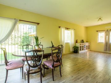 LOTE 600 M2 - VENTA CASA 4 AMB C/ PARQUE y PISCINA