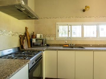 LOTE 600 M2 - VENTA CASA 4 AMB C/ PARQUE y PISCINA
