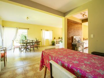 LOTE 600 M2 - VENTA CASA 4 AMB C/ PARQUE y PISCINA