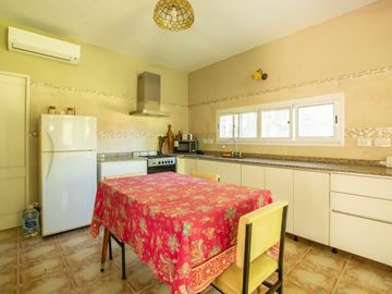 LOTE 600 M2 - VENTA CASA 4 AMB C/ PARQUE y PISCINA