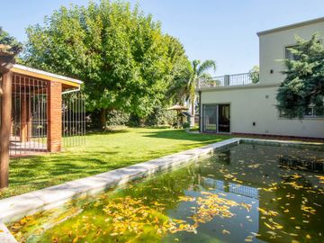 LOTE 600 M2 - VENTA CASA 4 AMB C/ PARQUE y PISCINA