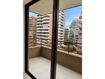 Las Condes, Asturias / Apoquindo, Metro Esc Militar
