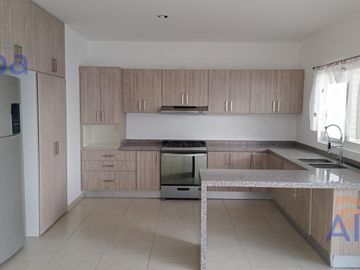 CASA EN RENTA EN VIÑA REAL AL NORTE A UN PASO DE LA CLINICA 3