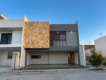CASA EN VENTA EN GRAN PEÑON