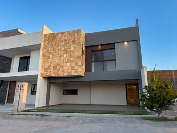CASA EN VENTA EN GRAN PEÑON