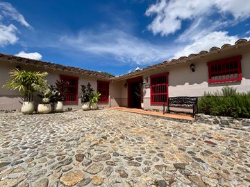 Casa Campestre en la ceja en unidad cerrada.