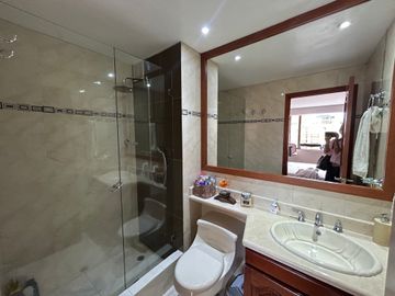 Apartamento en venta de 2 hab. en Santa Barbara, Bogotá