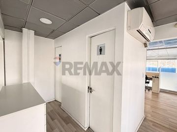 Exclusiva propiedad comercial en venta