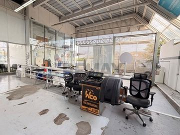 Exclusiva propiedad comercial en venta