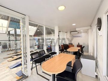 Exclusiva propiedad comercial en venta