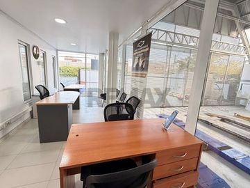 Exclusiva propiedad comercial en venta