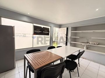 Exclusiva propiedad comercial en venta