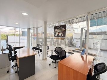 Exclusiva propiedad comercial en venta