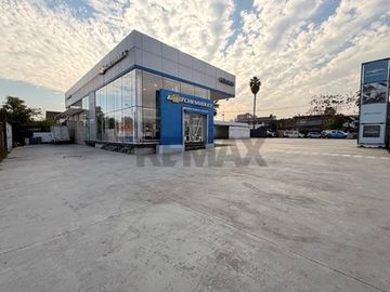 Exclusiva propiedad comercial en venta