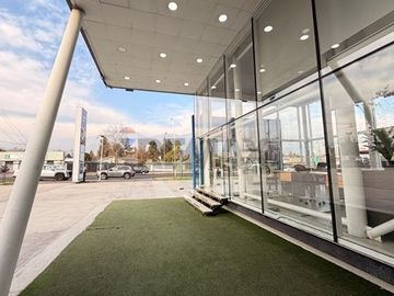 Exclusiva propiedad comercial en venta