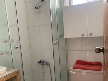 REBAJADA! Parcela 1 HA con Luz, Agua,  Cabaña y Baños