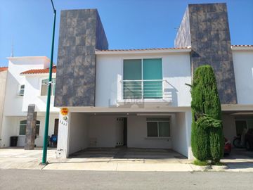 Casa en Renta amueblada en Privada Fraylea, Villa de Pozos