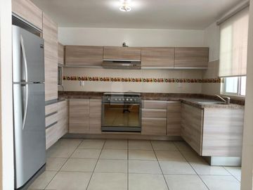 Casa en Renta amueblada en Privada Fraylea, Villa de Pozos