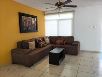 Casa en Renta amueblada en Privada Fraylea, Villa de Pozos
