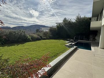 DPTO DUPLEX CON JARDÍN Y PISCINA PROPIA/ C.DEL YUNQUE