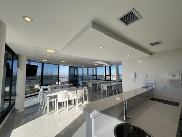 VENTA: Departamento de dos dormitorios con balcón y amenities, Fundar Brisa. Arroyito. Rosario.