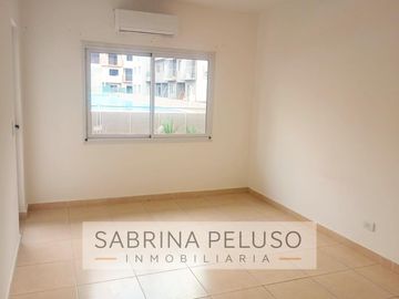 Alquiler Departamento 2 amb. con cochera Complejo Solares- Moreno
