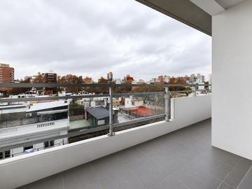 VENTA Departamento 1 dormitorio con cochera en Lourdes!