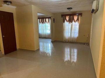 CASA EN RENTA, 4 RECAMARAS, CON PANELES SOLARES. CD DEL CARMEN, CAMPECHE