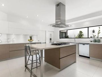 CASA ESPECTACULAR CON ESPACIO PARA DESARROLLAR DEPARTAMENTOS