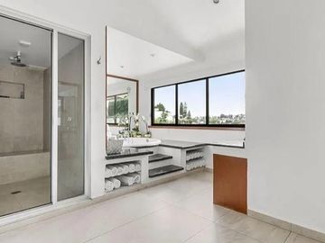 CASA ESPECTACULAR CON ESPACIO PARA DESARROLLAR DEPARTAMENTOS