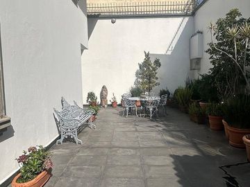CASA ESPECTACULAR CON ESPACIO PARA DESARROLLAR DEPARTAMENTOS