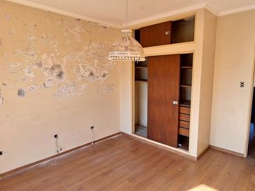 Importante Casa en Florida de 6 ambientes a reciclar!!!- En Venta