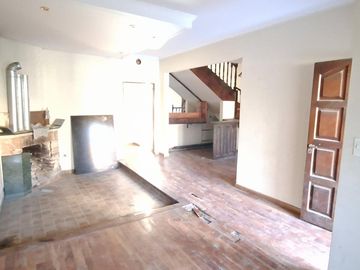 Importante Casa en Florida de 6 ambientes a reciclar!!!- En Venta