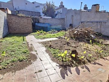 Importante Casa en Florida de 6 ambientes a reciclar!!!- En Venta