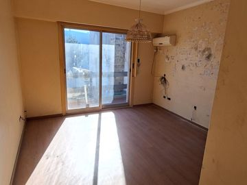 Importante Casa en Florida de 6 ambientes a reciclar!!!- En Venta