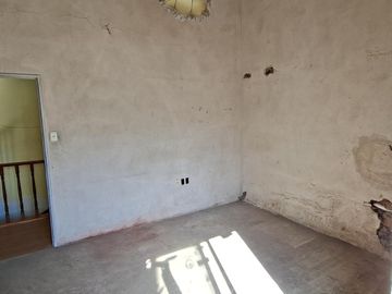 Importante Casa en Florida de 6 ambientes a reciclar!!!- En Venta
