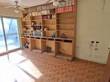 Importante Casa en Florida de 6 ambientes a reciclar!!!- En Venta