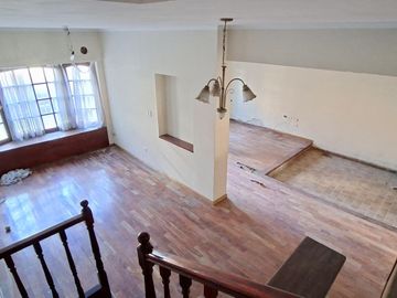 Importante Casa en Florida de 6 ambientes a reciclar!!!- En Venta