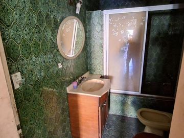 Importante Casa en Florida de 6 ambientes a reciclar!!!- En Venta